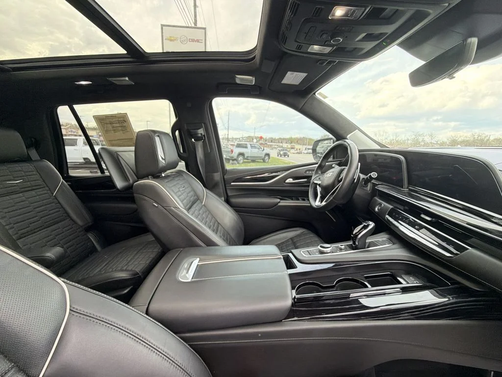 Used 2023 White Cadillac V-Series image 15