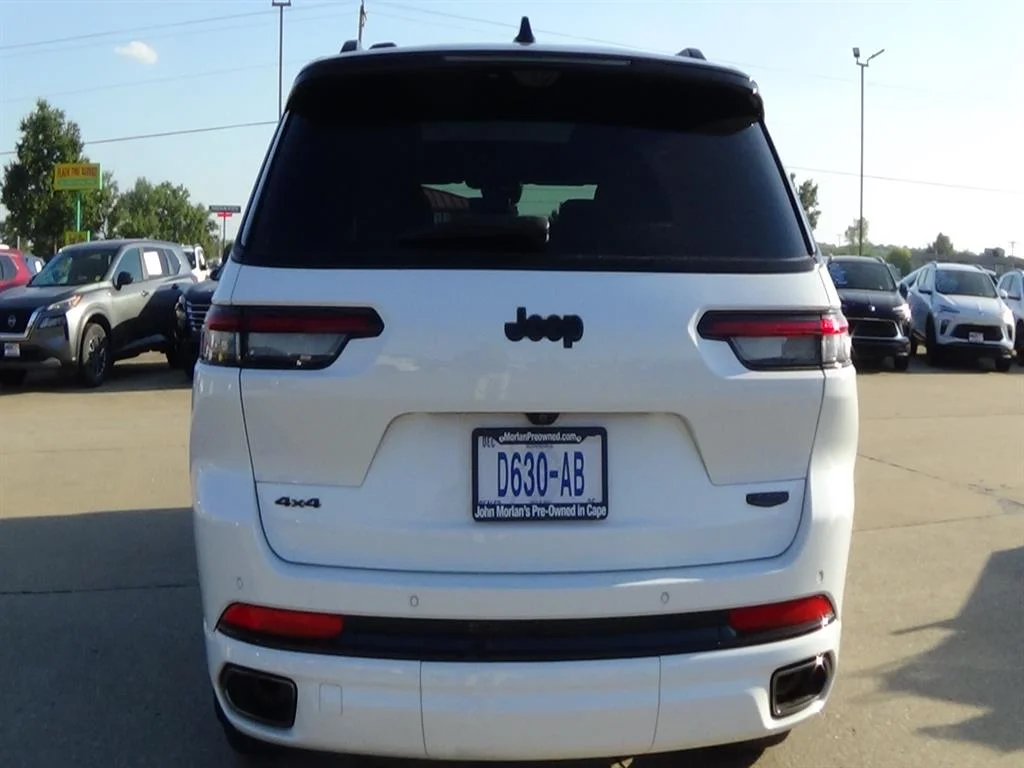 Used 2024 Bright White Clear Coat (pw7) Jeep Summit Reserve image 7