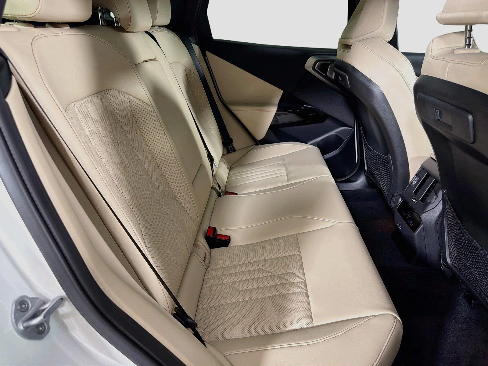 New 2026 Alpine White BMW 30 xDrive image 27