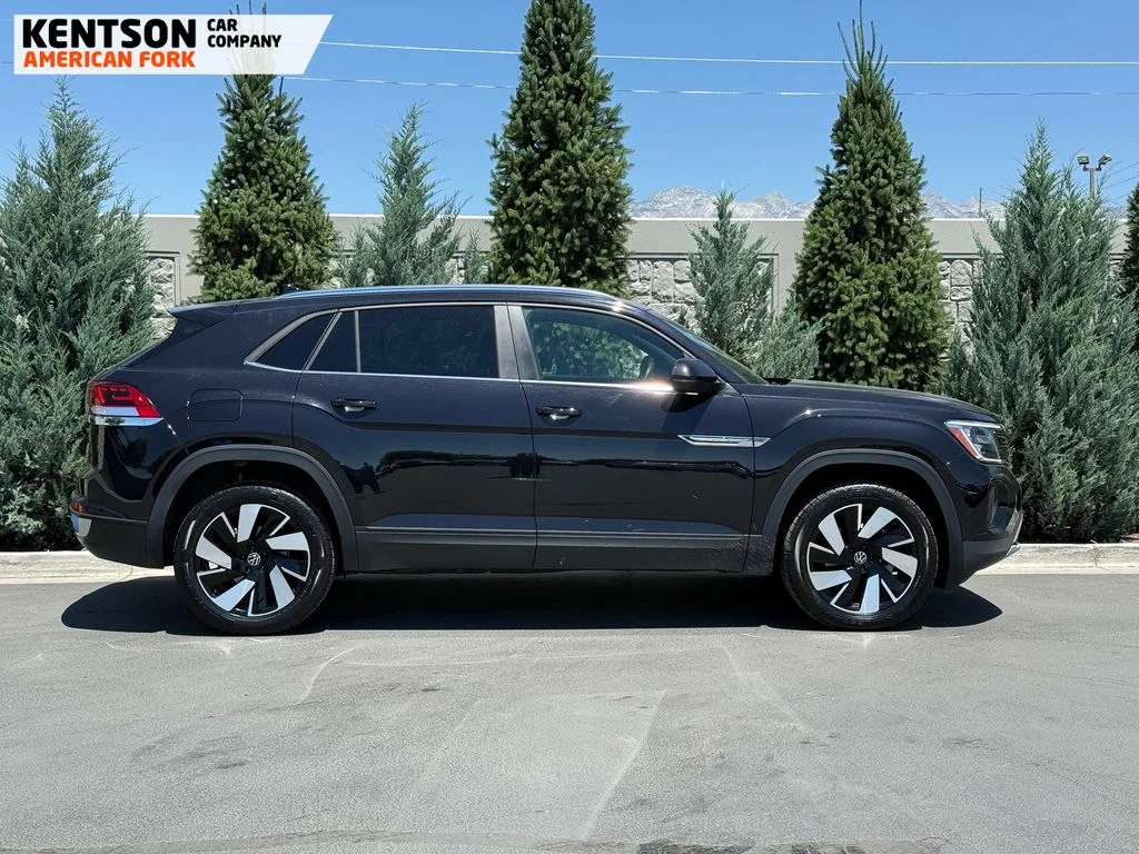 Used 2025 Black Volkswagen 2.0T SE w/Technology image 9