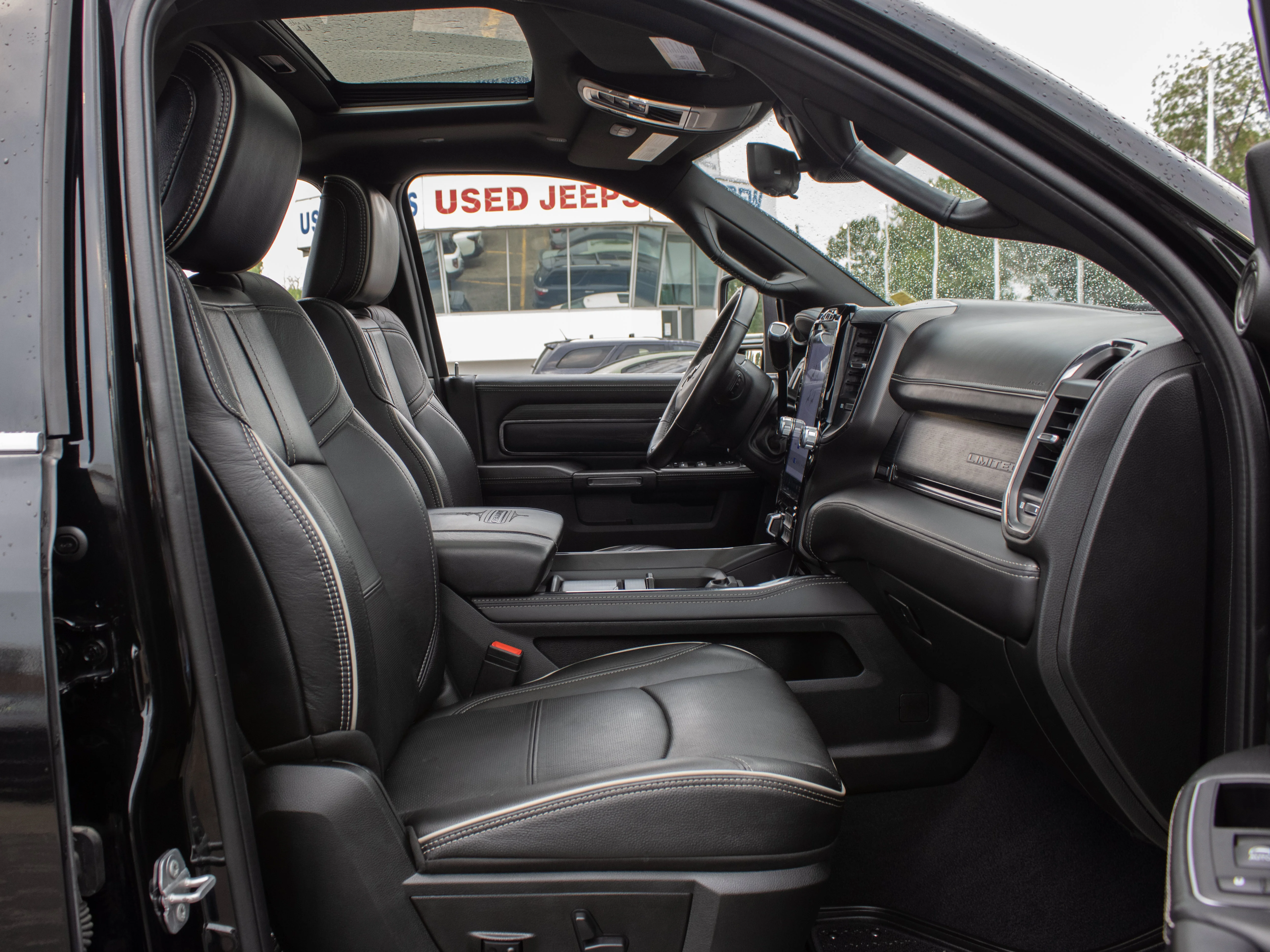 Used 2023 Black RAM Limited*Dually | 6.7L Cummins HO | 4.10 Rear Axle | 5th Wheel & Gooseneck Prep | image 21