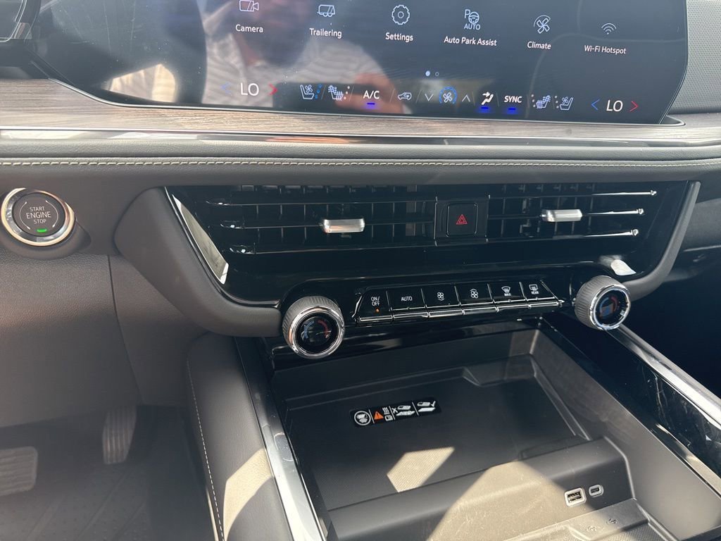 2026 Chevrolet Suburban Premier - Photo 13