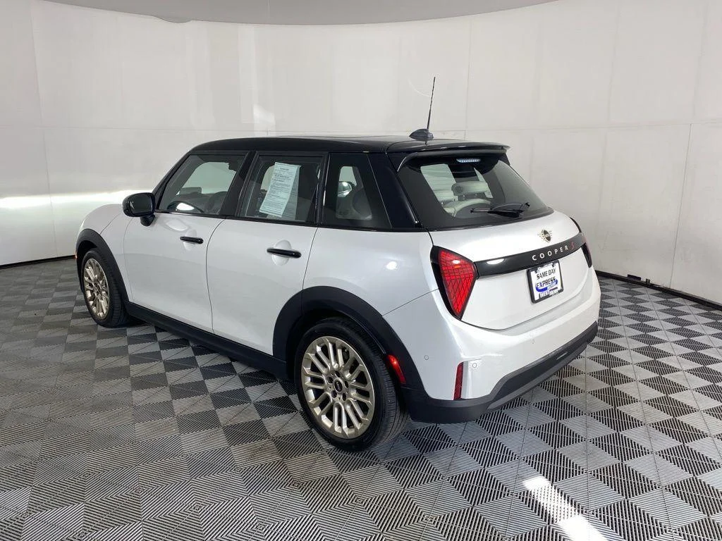 Used 2025 White Metallic MINI Signature Plus image 13