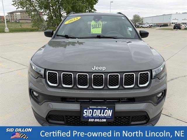 Used 2023 Sting-Gray Clearcoat Jeep Latitude Lux image 4