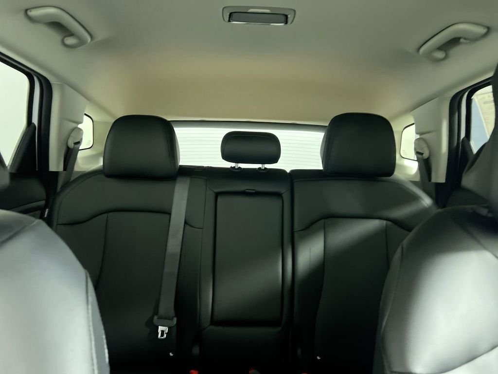 New 2026 Glacial White Pearl Kia EX image 32