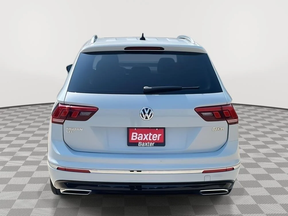 Used 2019 White Silver Metallic Volkswagen SEL image 11