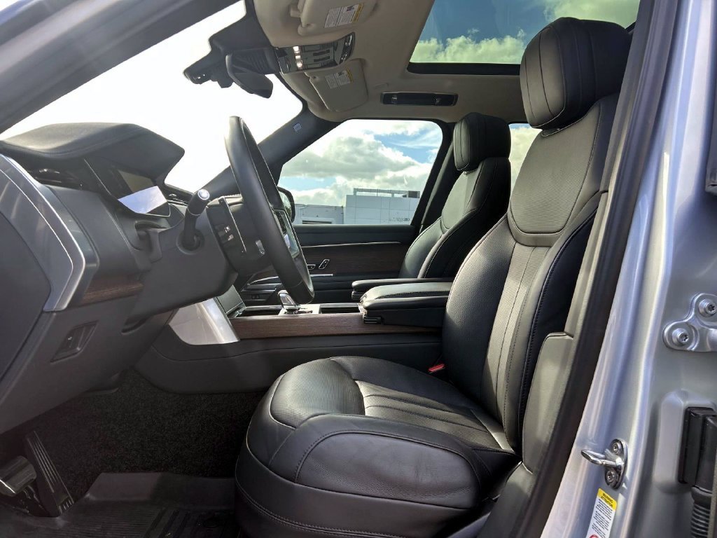 Used 2025 Silver Land Rover SE image 15