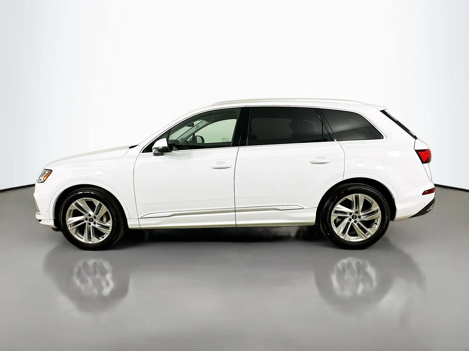 Used 2021 White Audi  image 8
