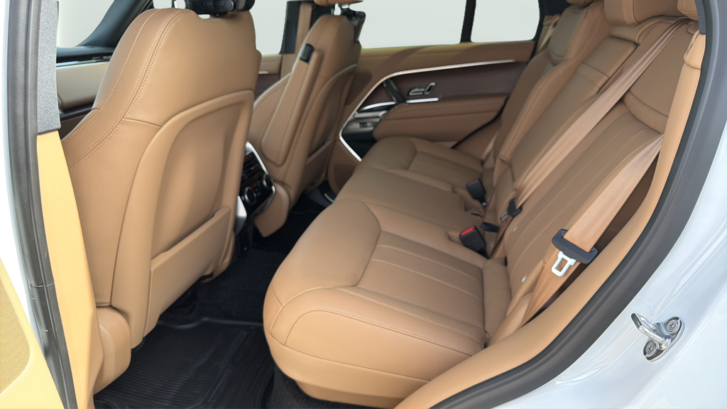 New 2026 Fuji White Land Rover SE image 18