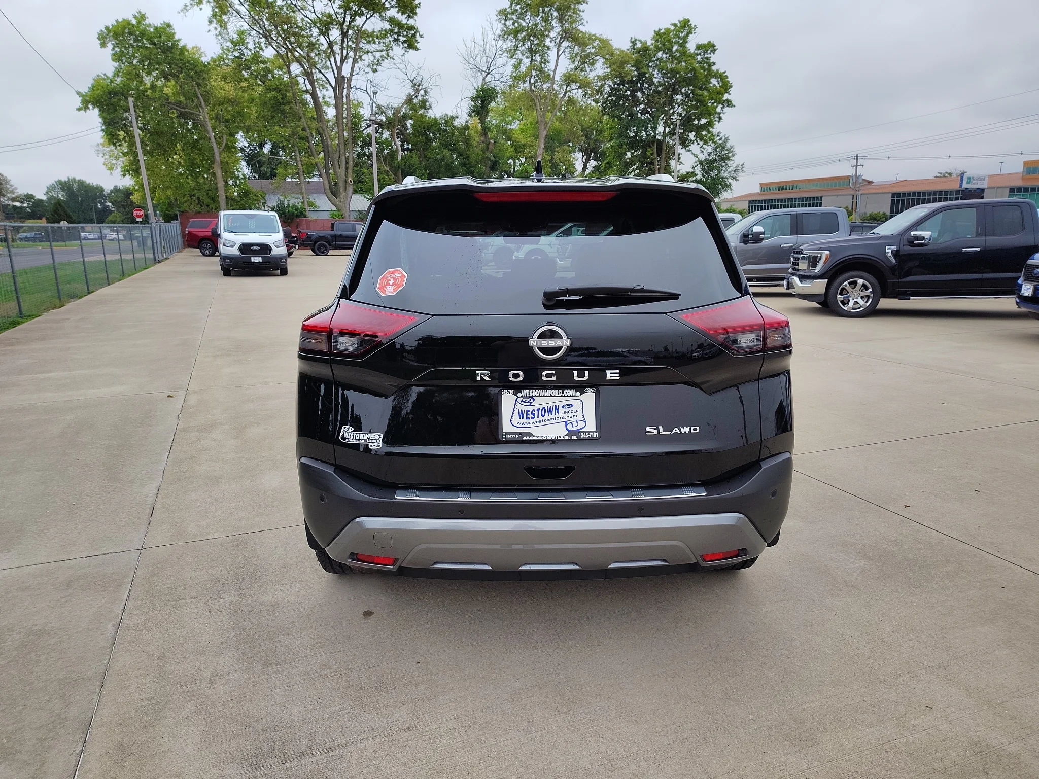 Used 2023 Black Nissan SL image 5
