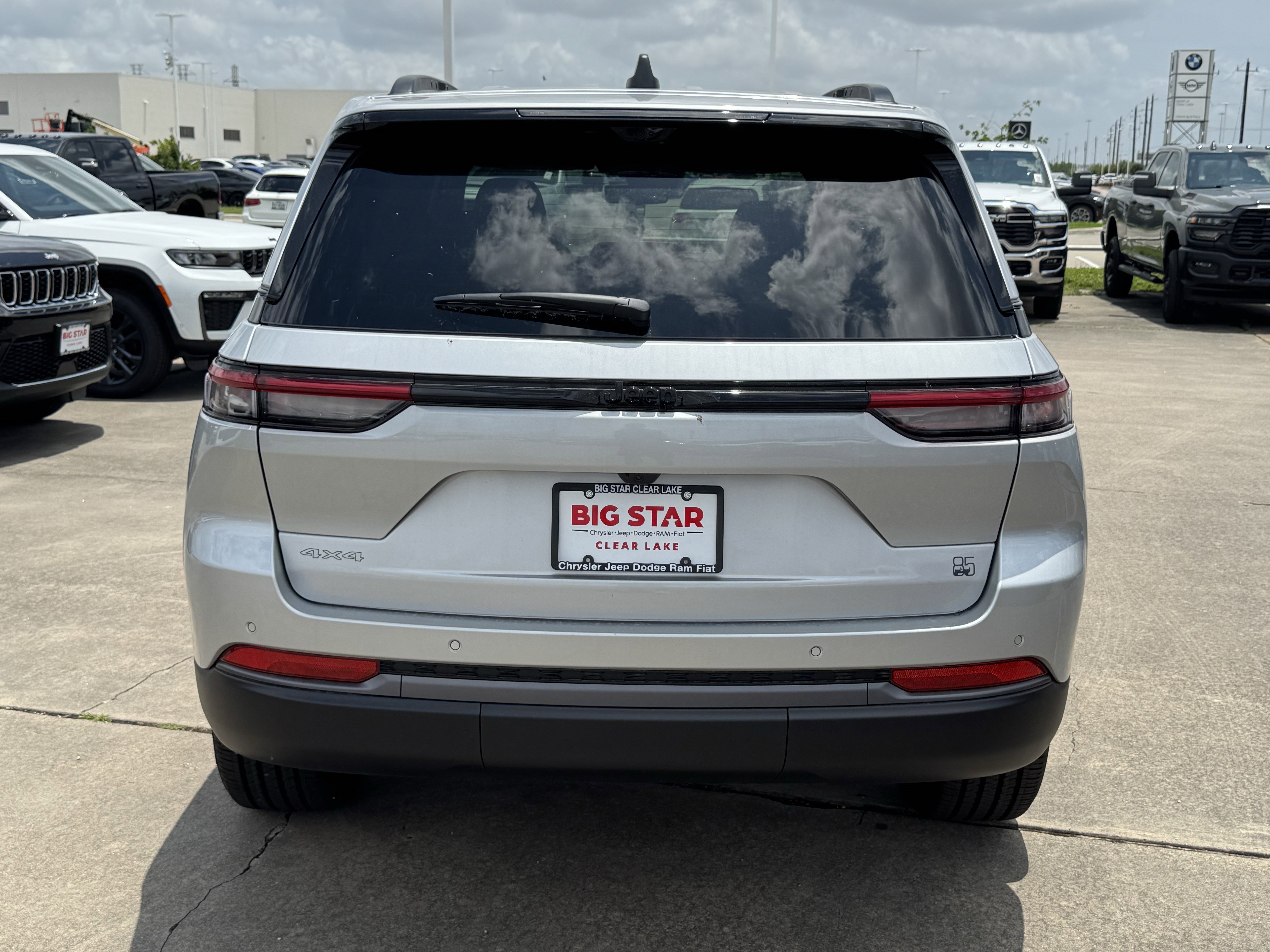 New 2026 Silver Zynith Exterior Paint Jeep 85th Anniversary Edition image 8
