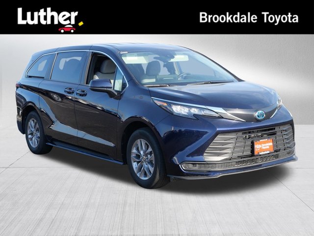 2025 Toyota Sienna LE