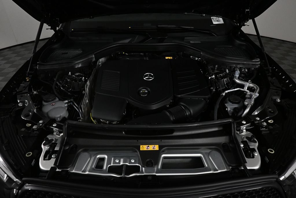 New 2026 Graphite Grey Metallic Mercedes-Benz GLC 300 image 31
