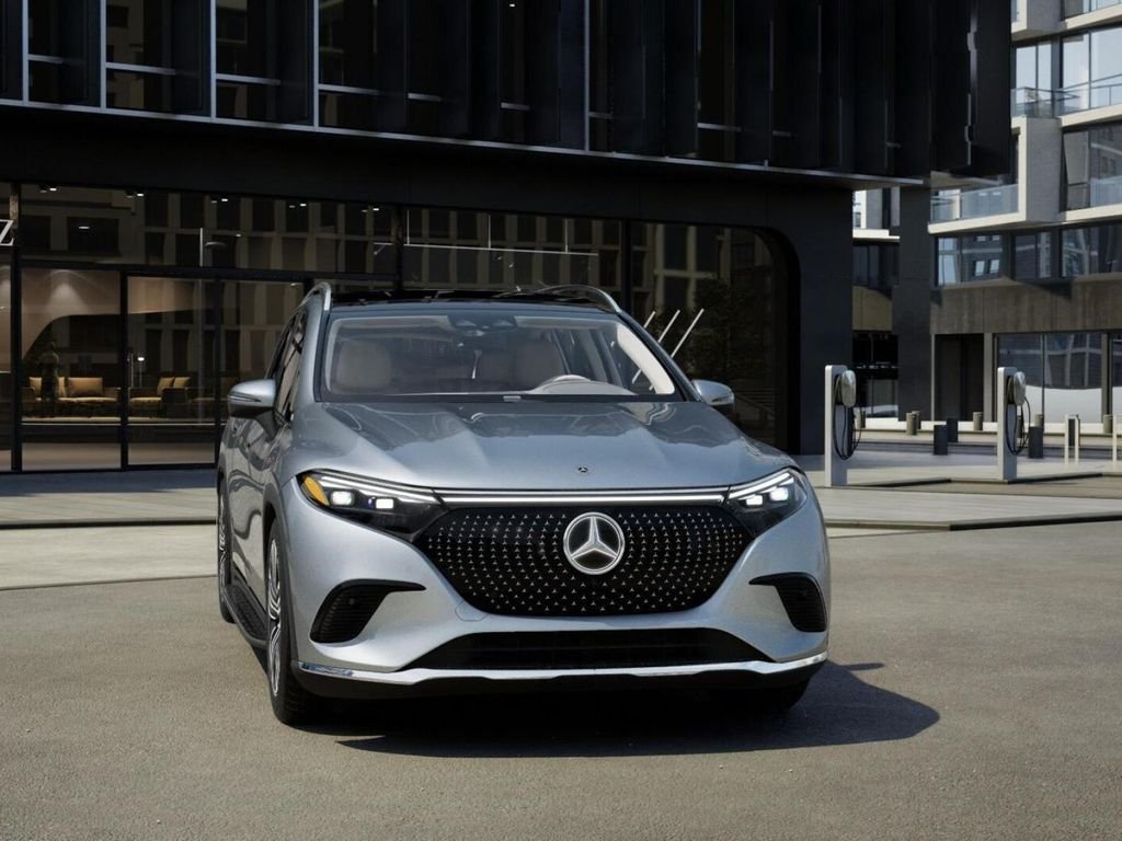 New 2026 Cirrus Silver Metallic Mercedes-Benz 400 4MATIC® image 8