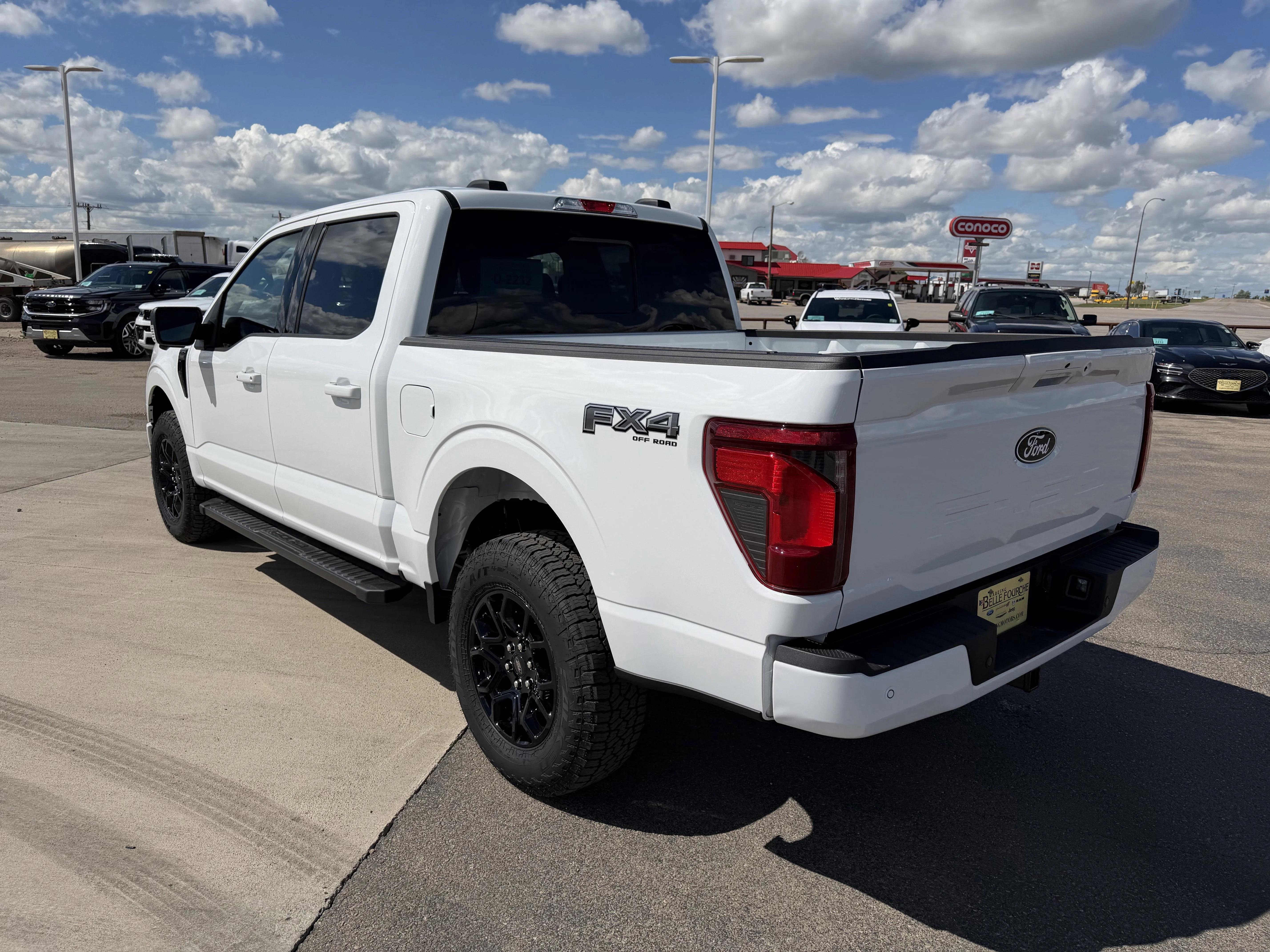 New 2026 Oxford White Ford XLT image 7