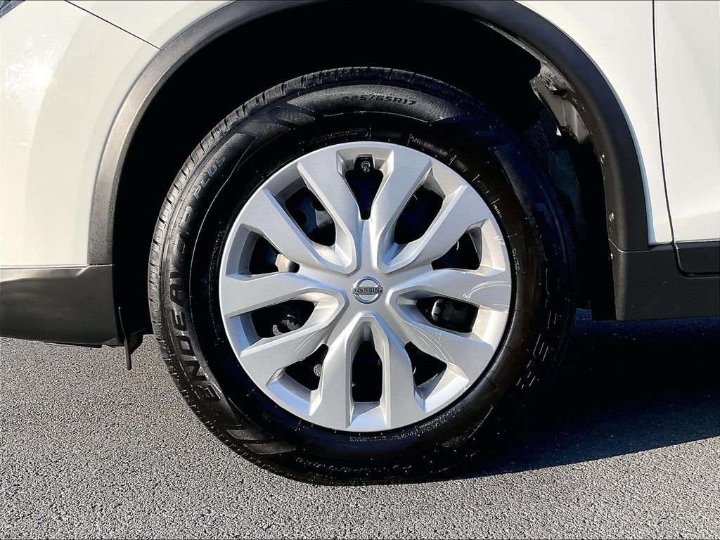 Used 2015 Glacier White Nissan S image 7