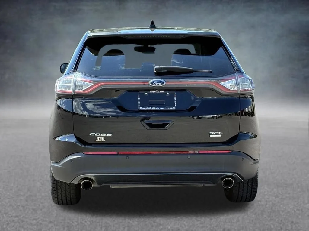 Used 2018 Shadow Black Ford SEL image 4