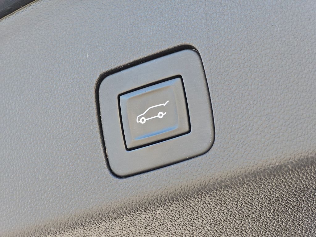 Used 2020 Black Buick Select image 14