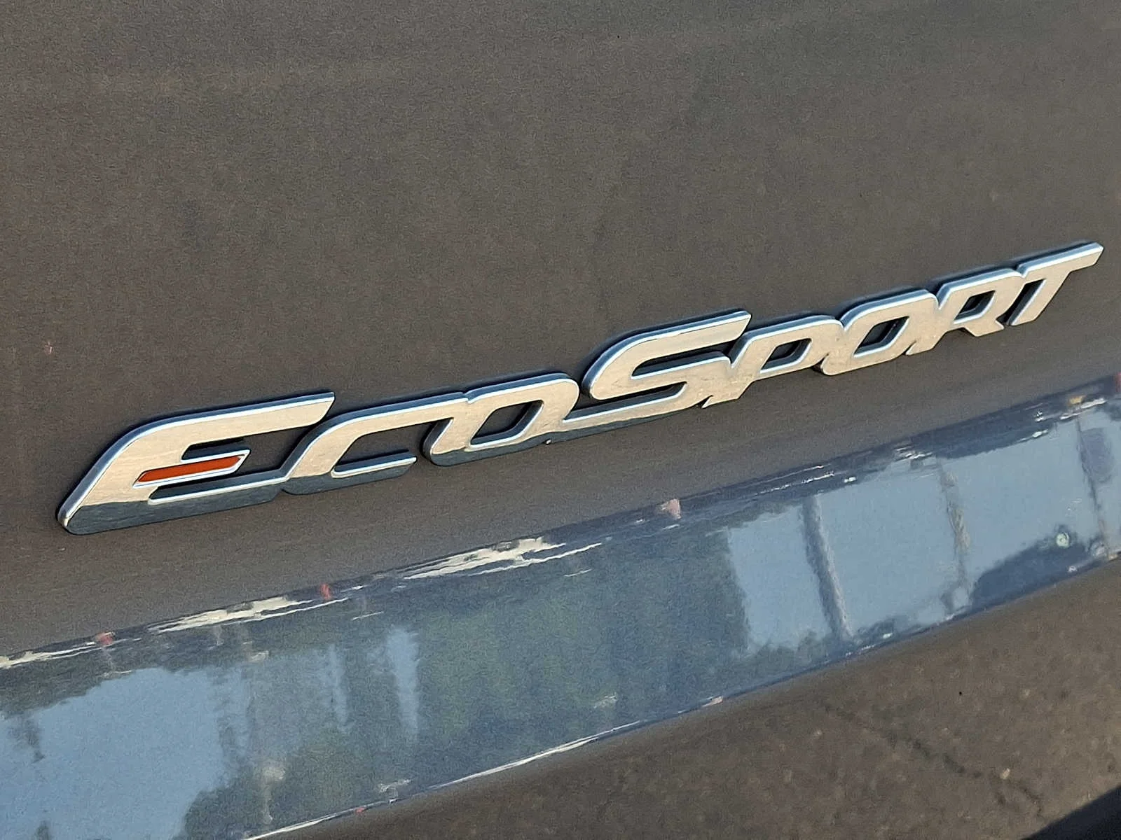 Used 2021 Smoke Metallic Ford SE image 32