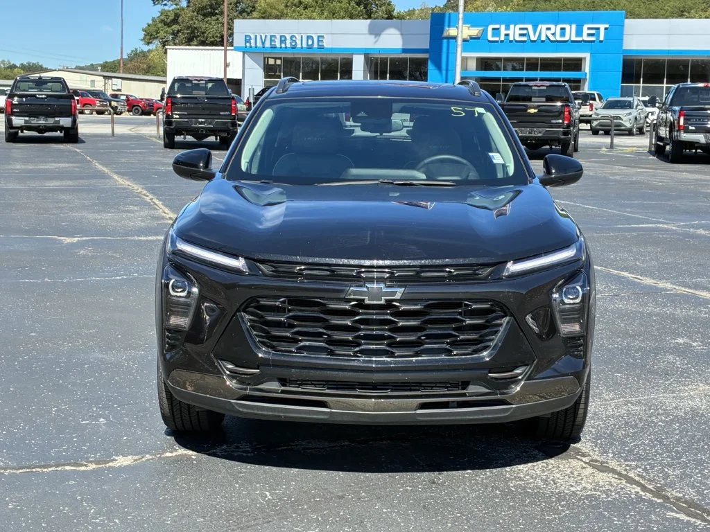 Used 2025 Mosaic Black Metallic Chevrolet ACTIV image 6