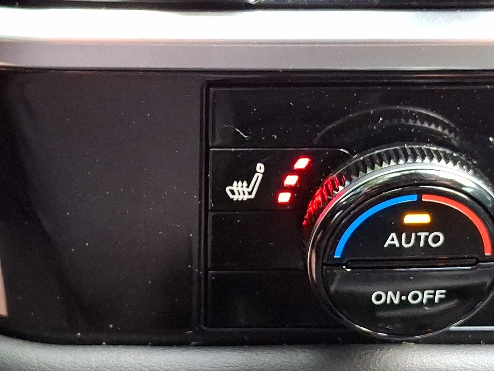 Used 2022 Gun Metallic Nissan SL image 24