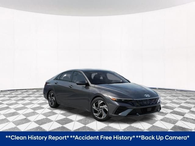Certified Used 2025 Gray Hyundai SEL Convenience image 2