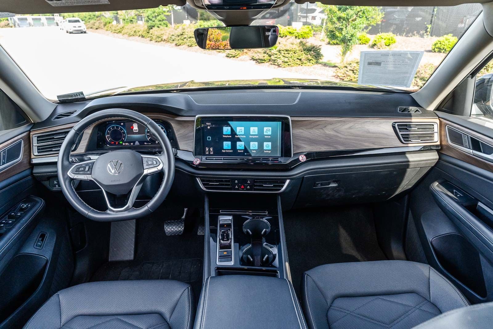 Used 2026  Volkswagen SE w/Technology image 23