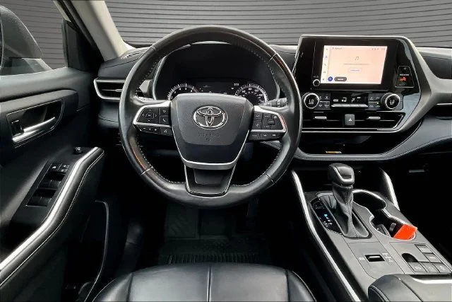 Used 2023 Green Toyota XLE image 8