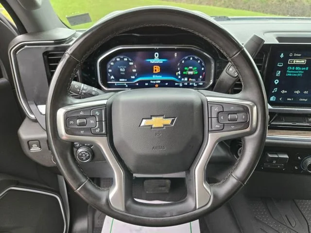 Used 2024 Summit White Chevrolet LT image 31