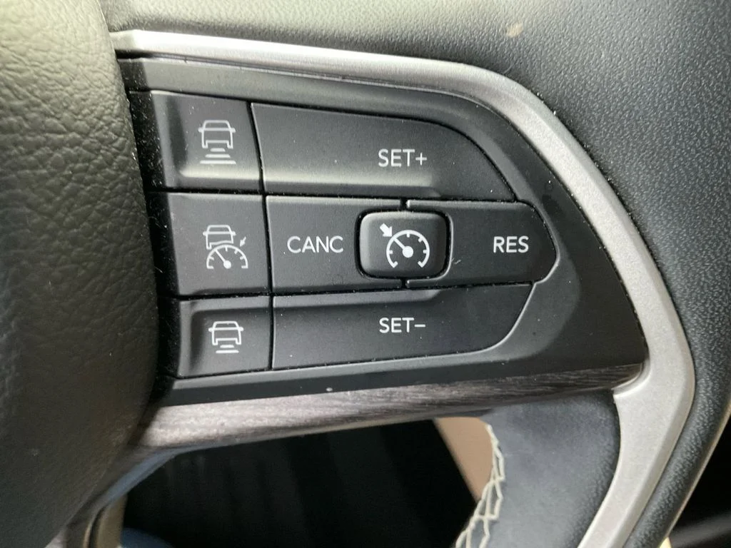 Used 2023 White Jeep Limited image 35