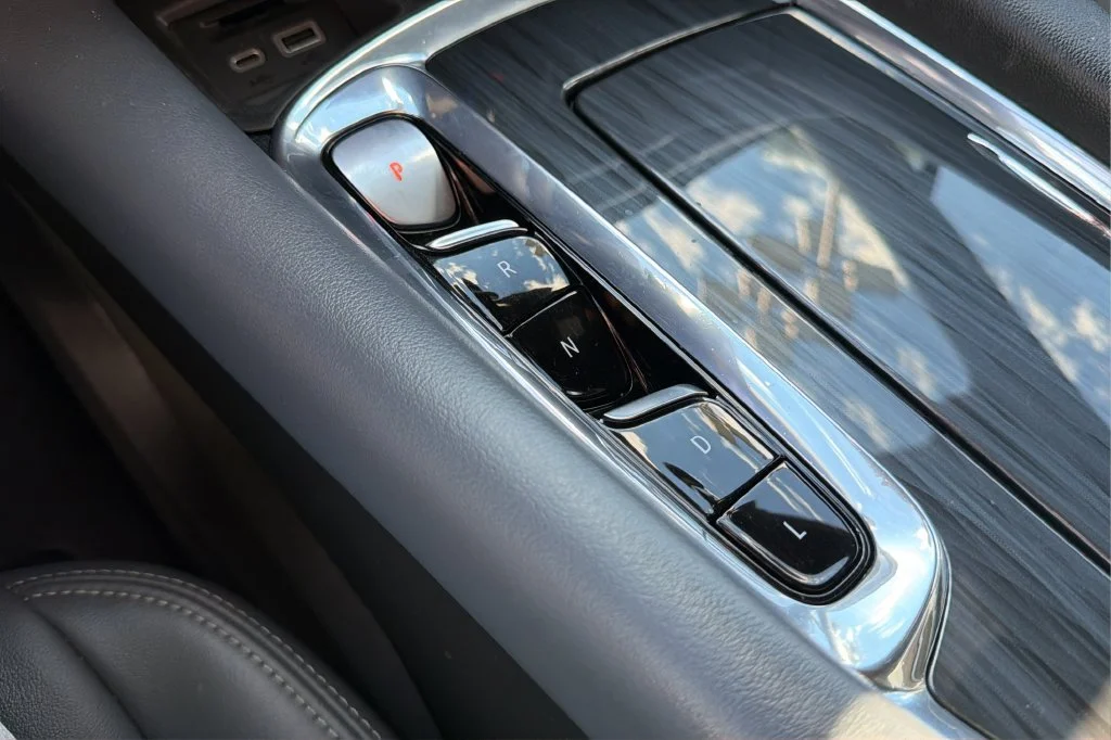 Used 2023 Includes Pitch Dark Night lower exterior accent color.) Buick Essence image 36