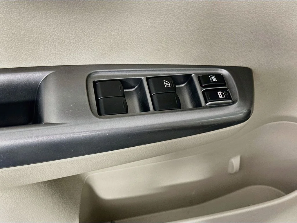 Used 2011 Obsidian Black Pearl Subaru 2.5i image 17