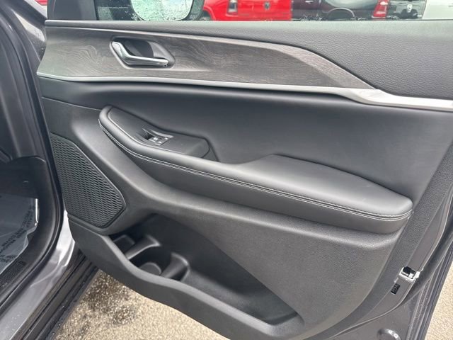 New 2026 Baltic Gray Metallic Clear-Coat Exterior Paint Jeep Laredo Altitude image 8