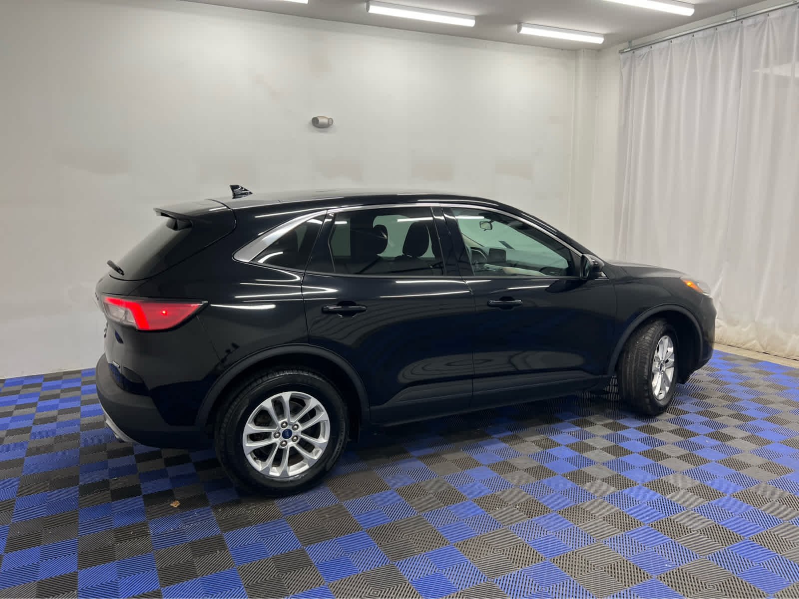 Used 2020 Agate Black Ford SE image 6