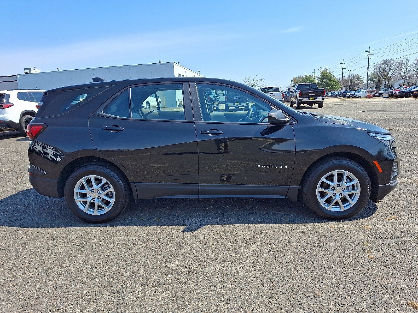 2023 Chevrolet Equinox LS - Photo 8
