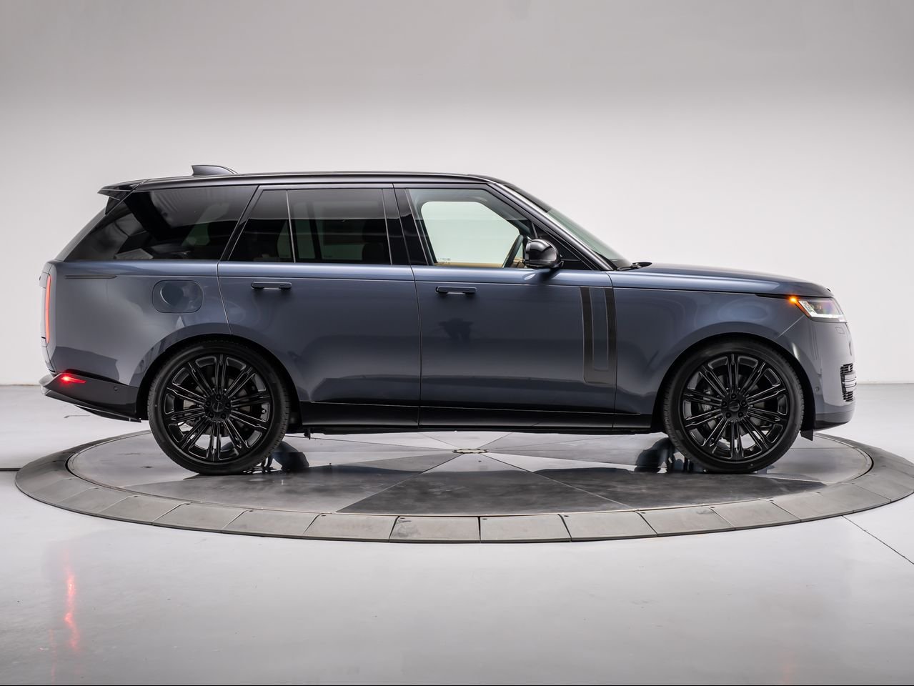 New 2026 Varesine Blue Land Rover P400 SE image 6