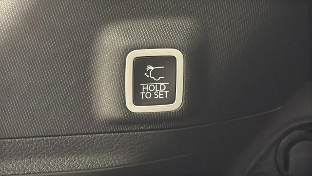 Used 2024 Diamond Black Jeep Summit image 28