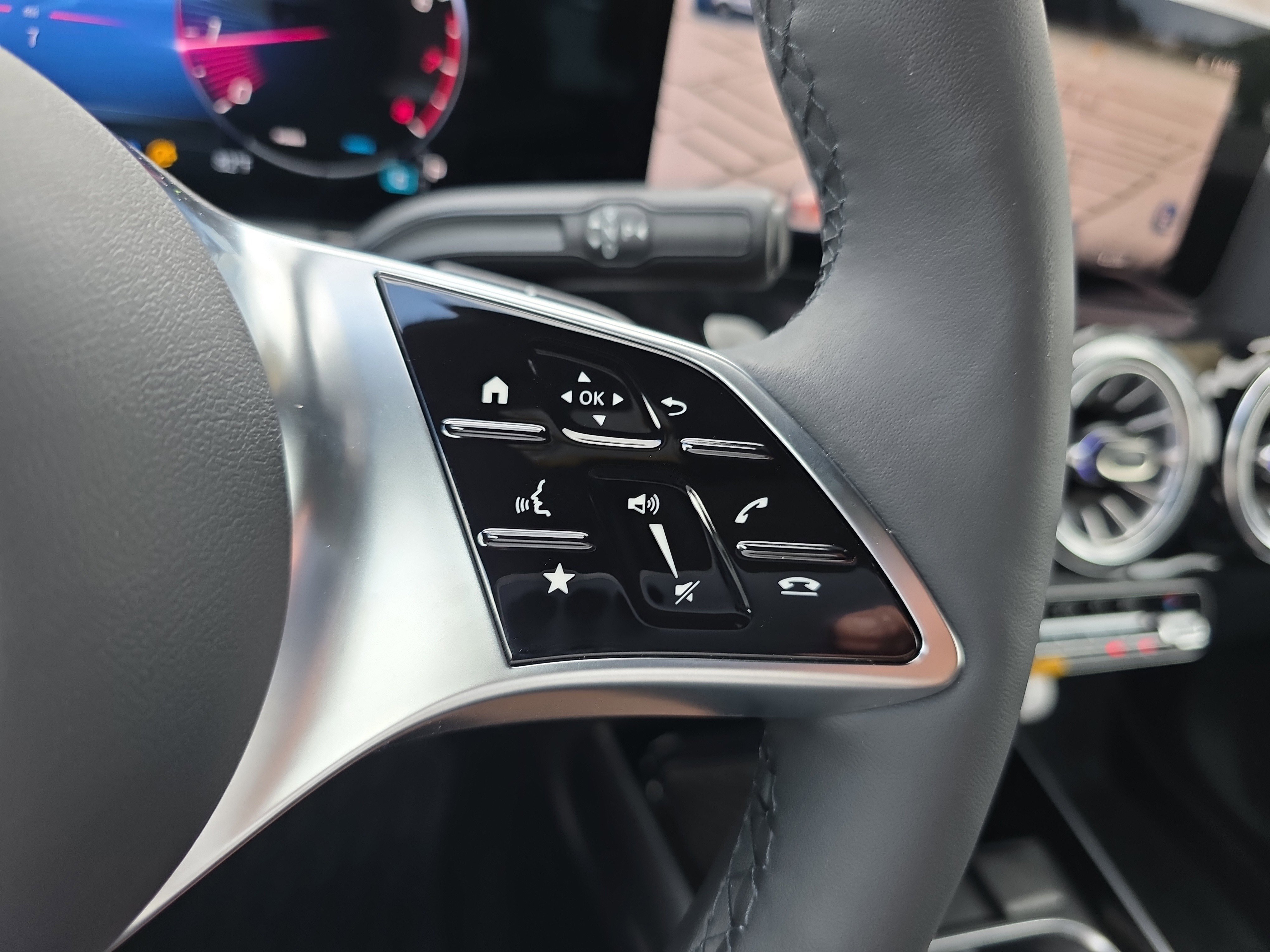 New 2026 Polar White Mercedes-Benz GLA 250 image 50