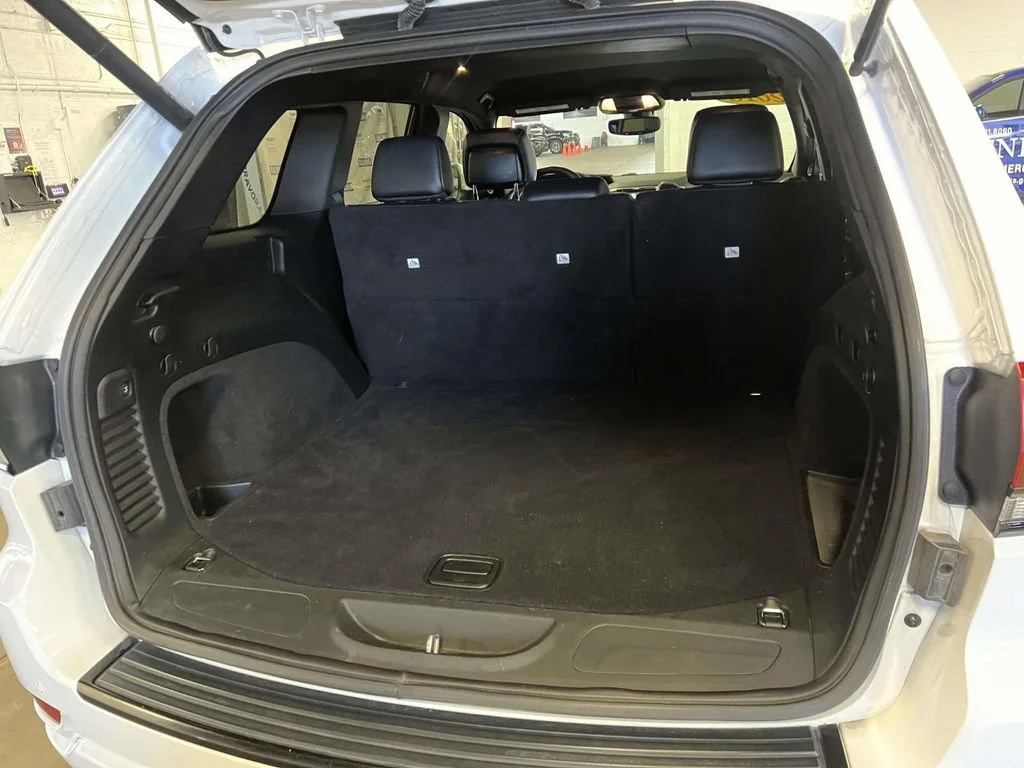 Used 2018 White Jeep Altitude 4x4 image 10