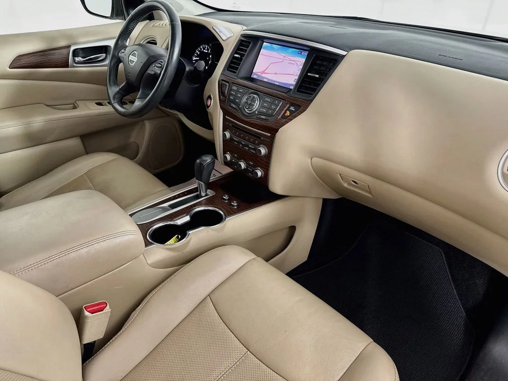 Used 2017 Pearl White Nissan Platinum image 40