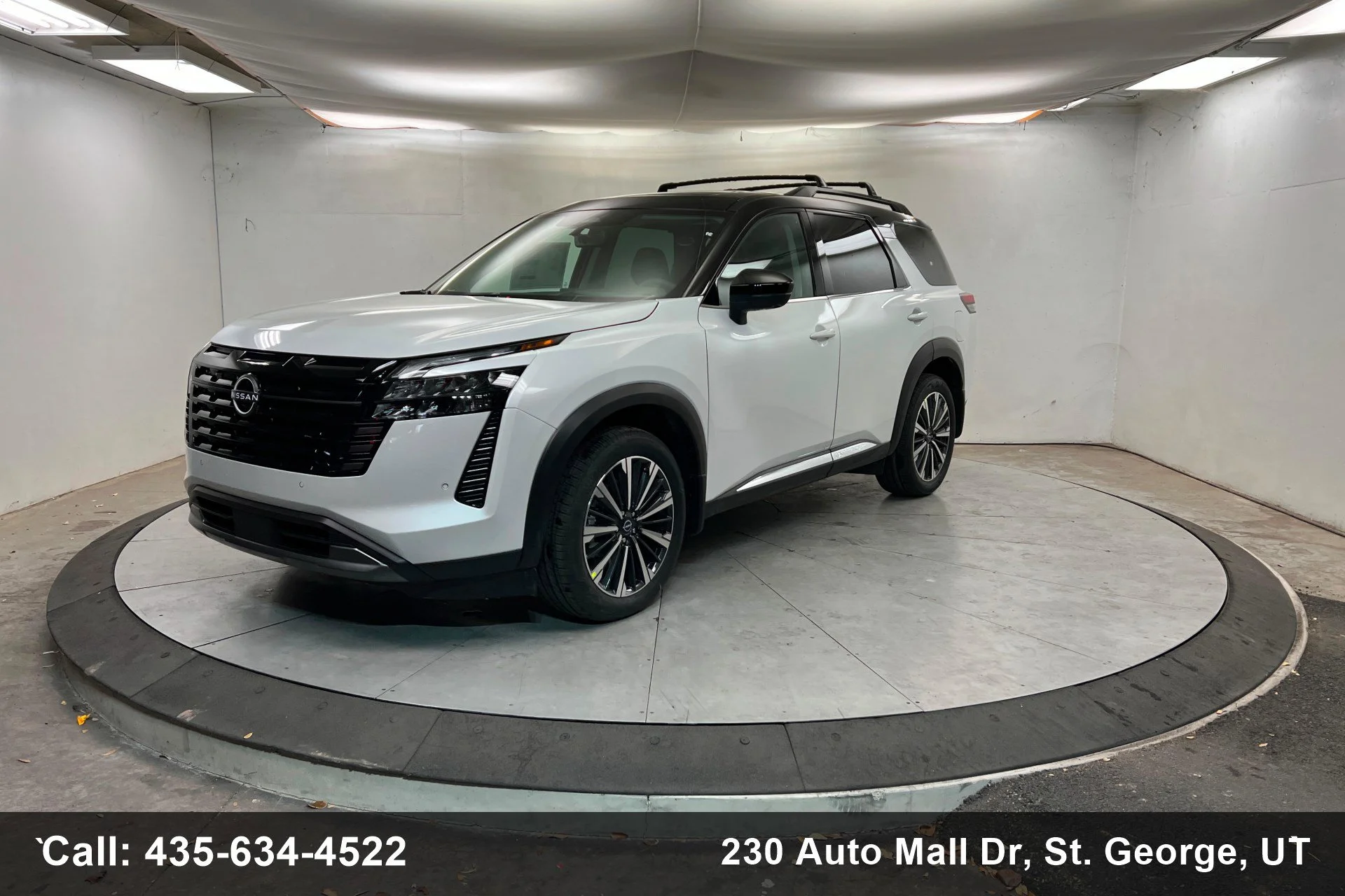 2026 Nissan Pathfinder Platinum 4WD's photo