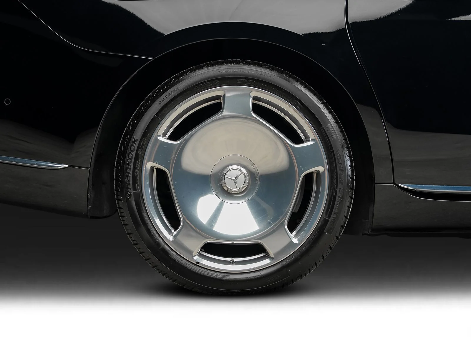 Used 2024 Black Mercedes-Benz Maybach S 580 image 31