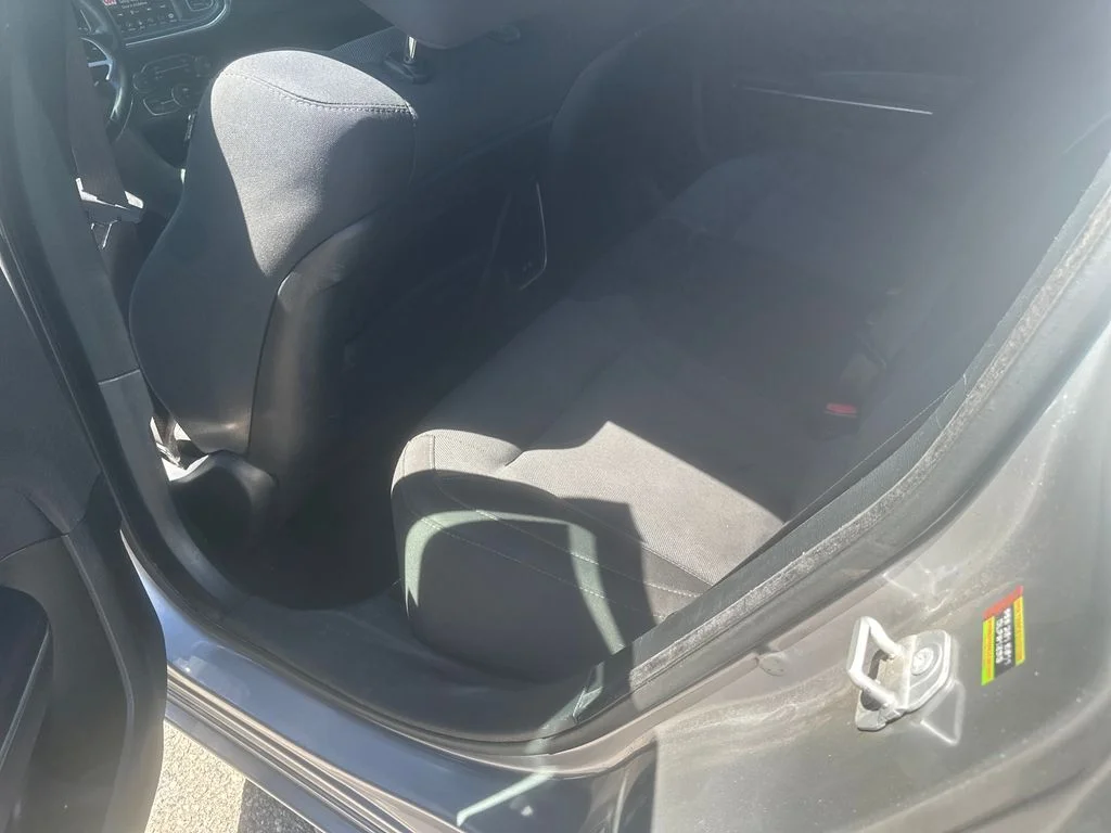 Used 2018 Silver Dodge V6 image 19