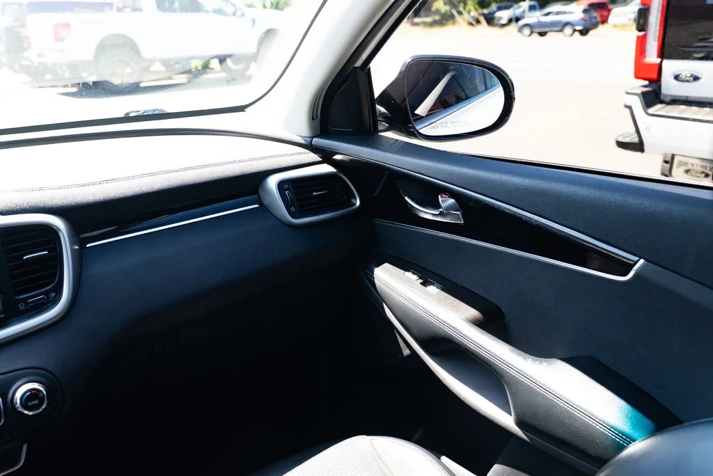Used 2020 White Kia EX image 10