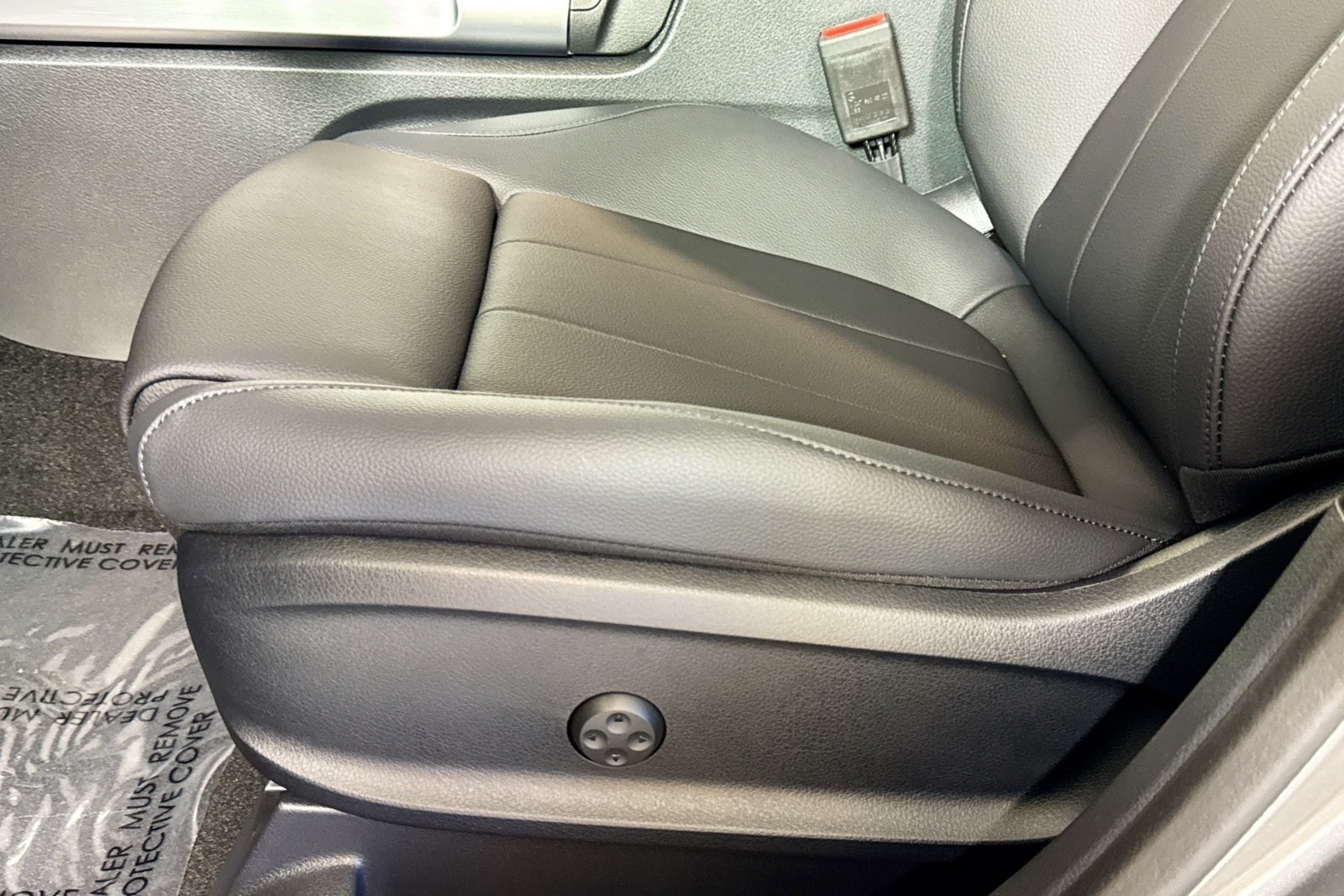 New 2026 Mountain Grey Metallic Mercedes-Benz GLB 250 image 19