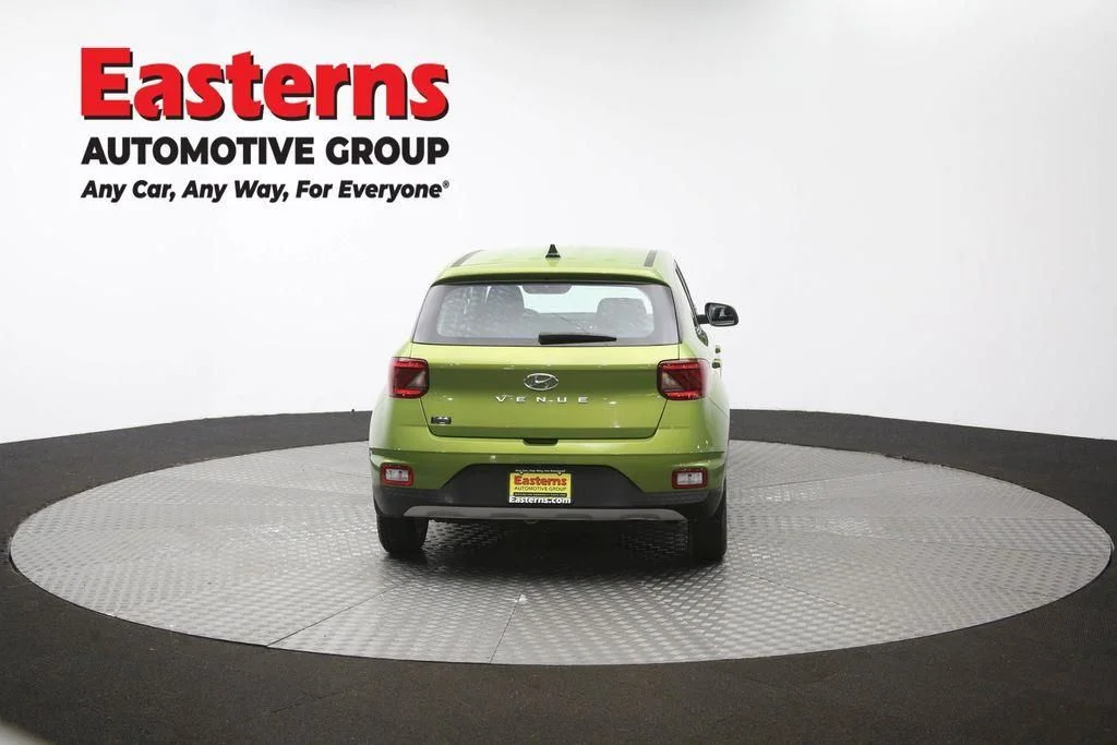 Used 2022 Green Hyundai SE image 39