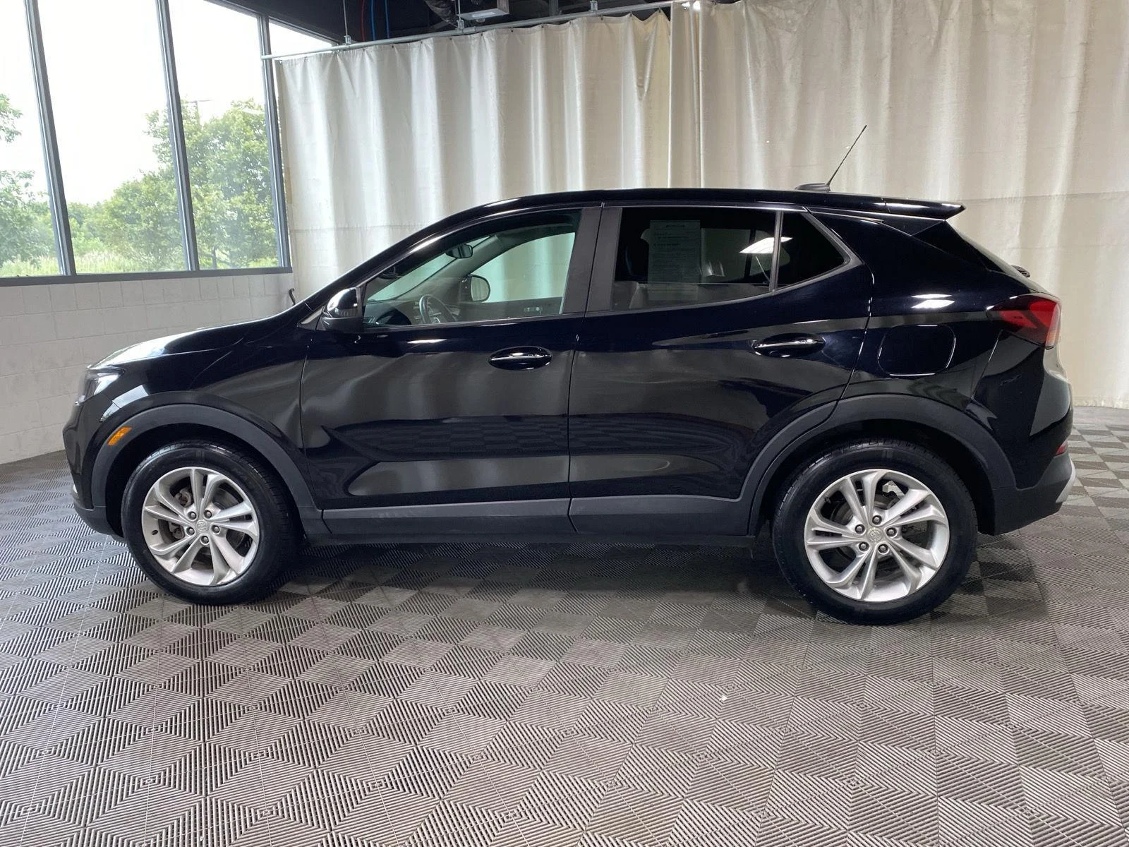 Used 2022 Ebony Twilight Metallic Buick Preferred image 9