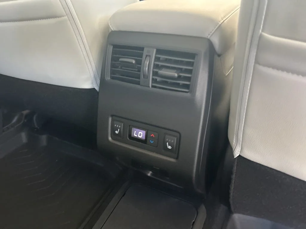 2025 Mitsubishi Outlander Plug-in Hybrid SEL - Photo 30
