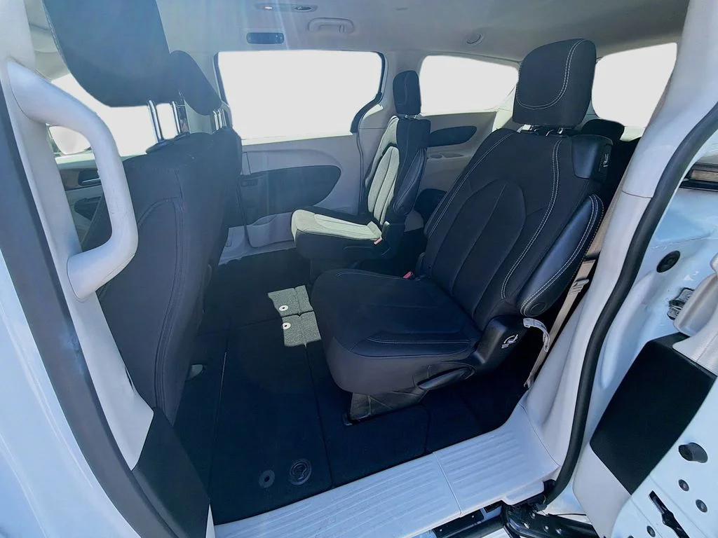 Used 2023 White Chrysler LX image 23