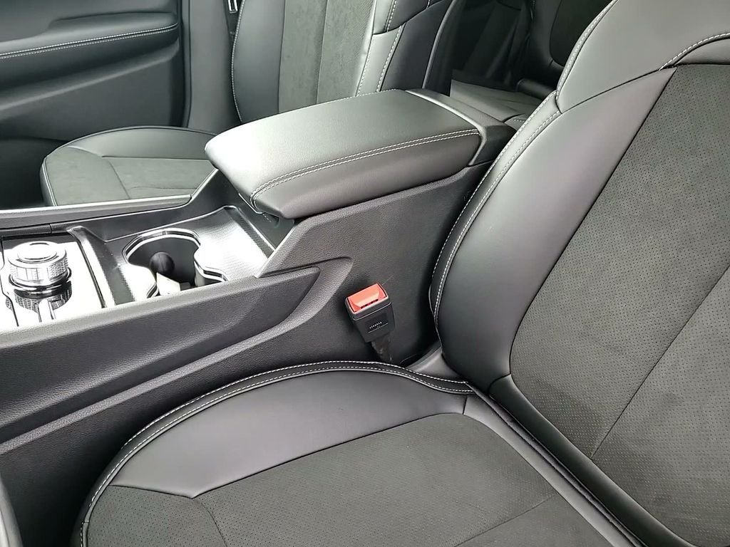 New 2026 Diamond Black Crystal Pearlcoat Jeep Altitude image 22